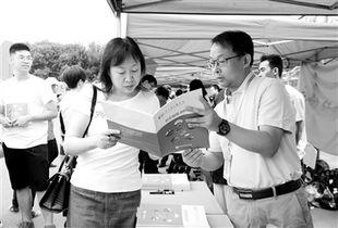 高考落幕，經(jīng)濟(jì)貿(mào)易咨詢成報(bào)考熱門——新興專業(yè)的選擇與未來展望